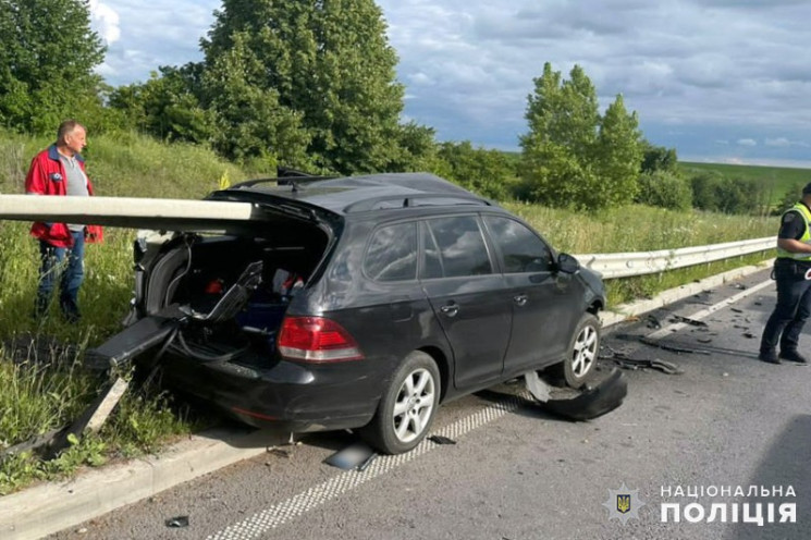 Автівку проштрикнув відбійник: В жахливі…