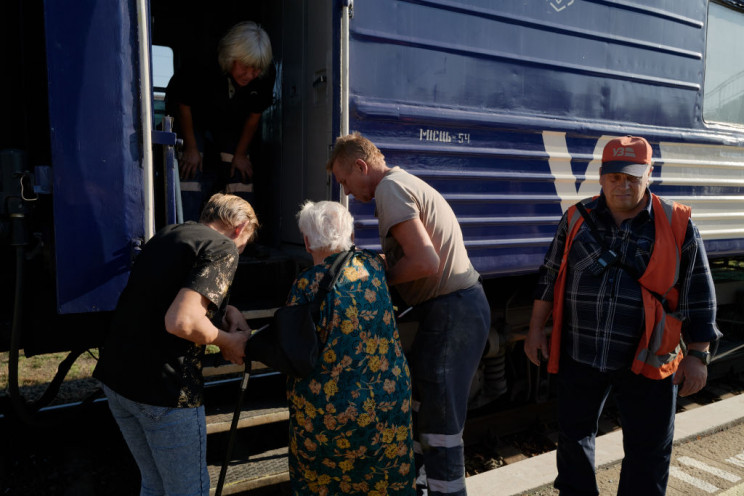 Обстріли Покровська посилюються, жителів…