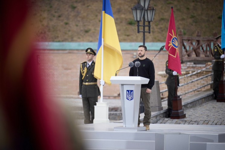 Зеленский обратился к военным в День защ…