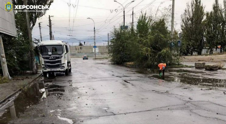 Из-за обстрелов в Херсоне остановили эле…