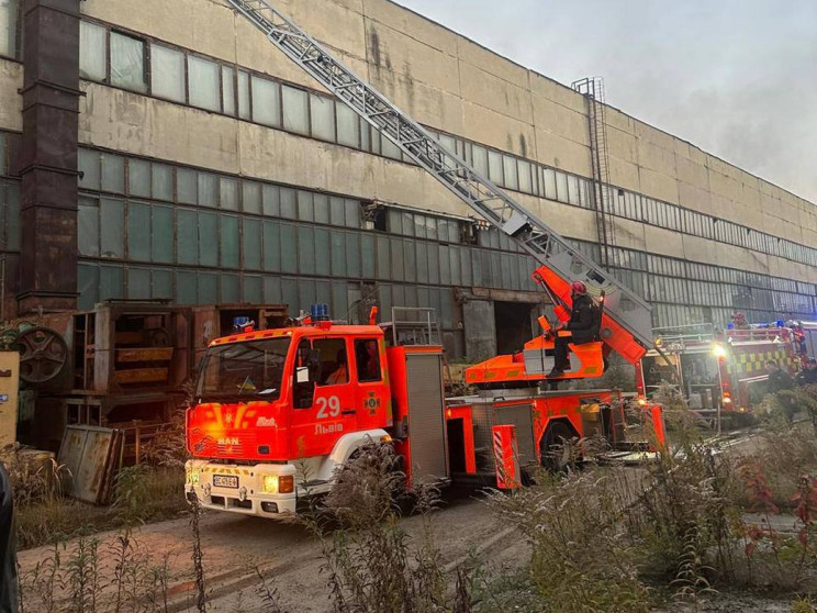 У Львові сталася пожежа на автобусному з…