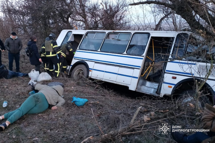 В ДТП із рейсовим автобусом на Дніпропет…