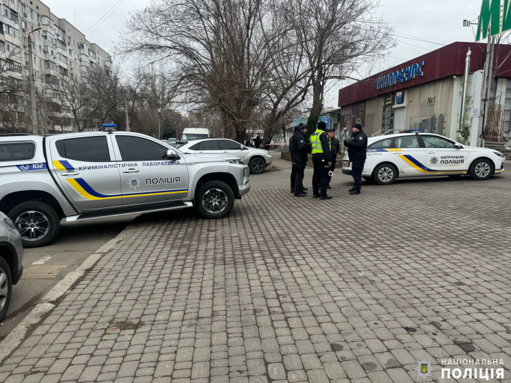 У Миколаєві жінка підірвала себе та груп…