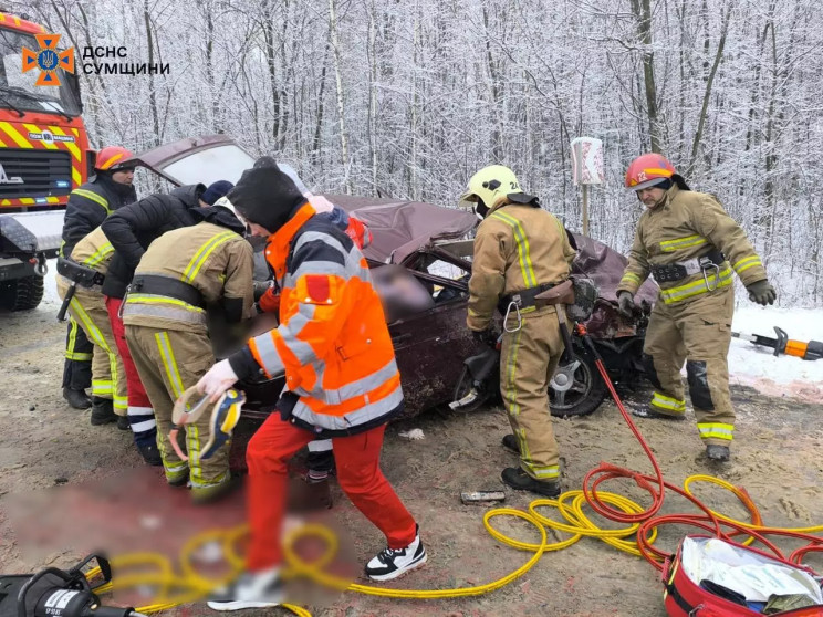 На Сумщині в ДТП дві людини загинули, ще…