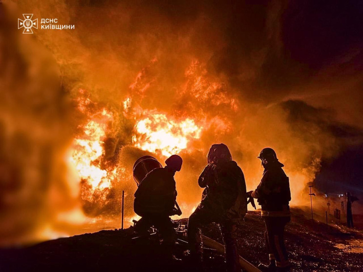 На Київщині через атаку БПЛА спалахнув п…