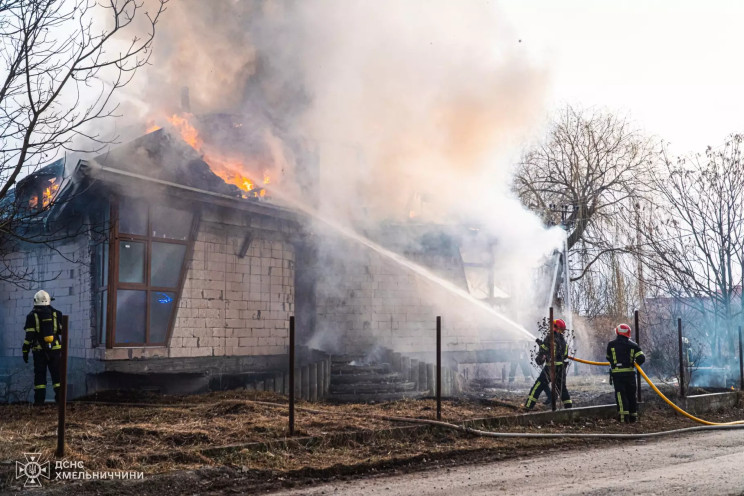 У Хмельницькому через підпал сухостою зг…