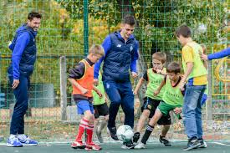 Звезды "Динамо" отличились благородным п…