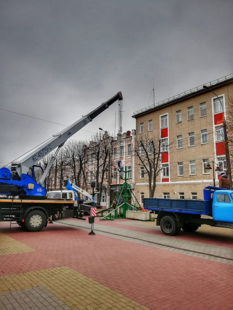 Свято наближається: Новорічну ялинку в Х…