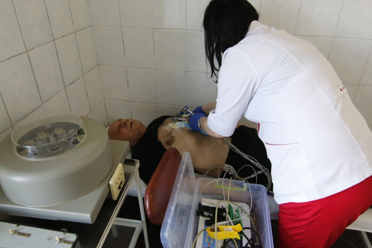 У лікарні Дніпра рятують лікаря з прифро…