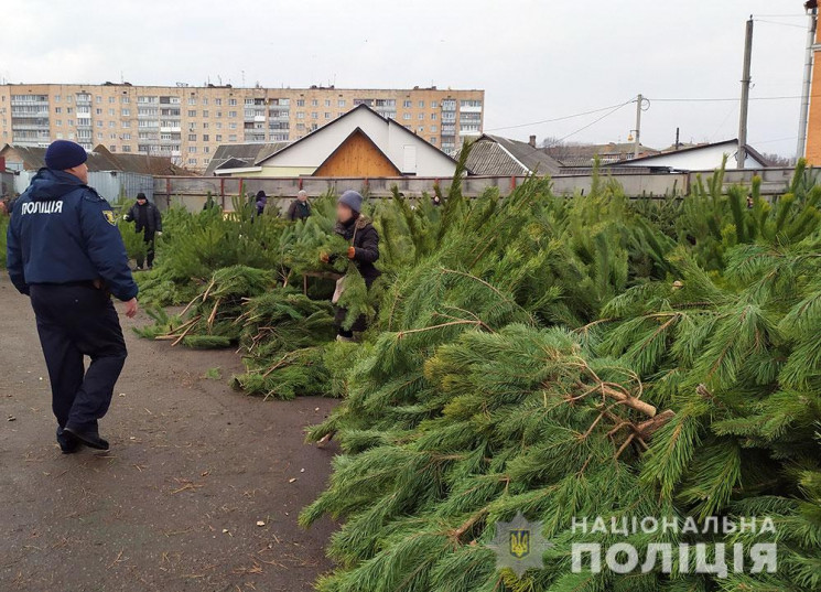 Поліція Полтавщини конфіскувала у торгов…